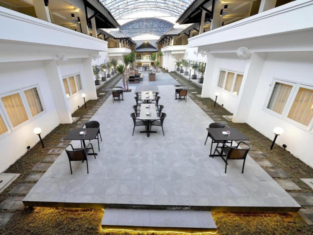 Whiz Prime Hotel Darmo Harapan Surabaja Zewnętrze zdjęcie