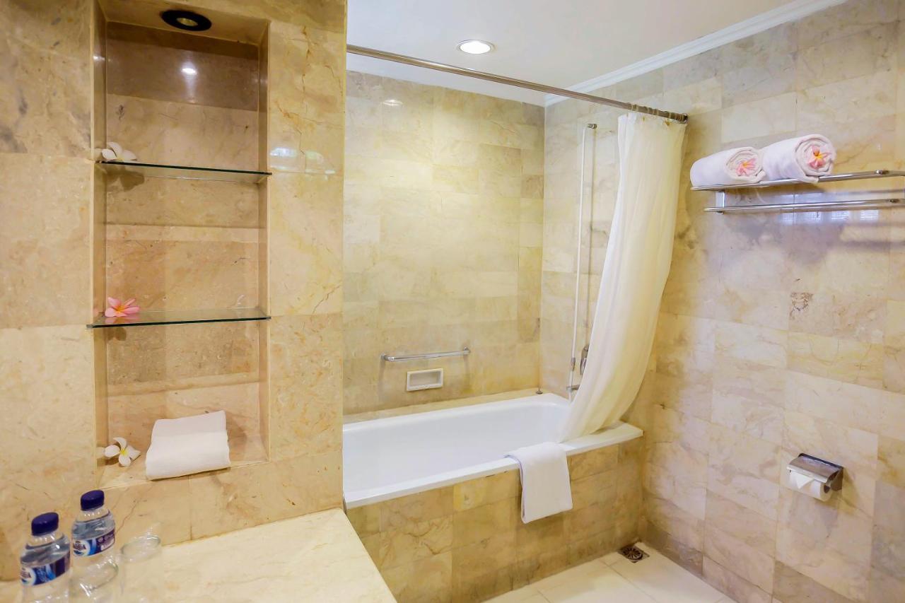 Whiz Prime Hotel Darmo Harapan Surabaja Zewnętrze zdjęcie