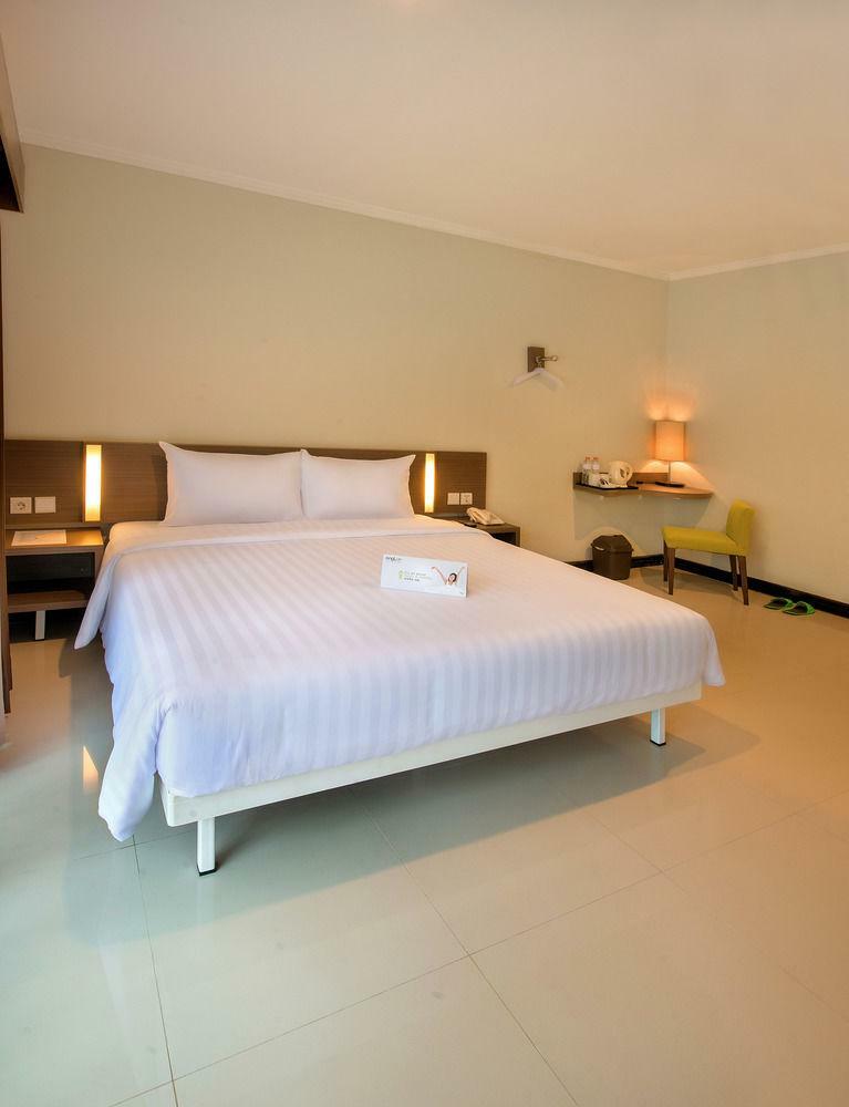 Whiz Prime Hotel Darmo Harapan Surabaja Zewnętrze zdjęcie